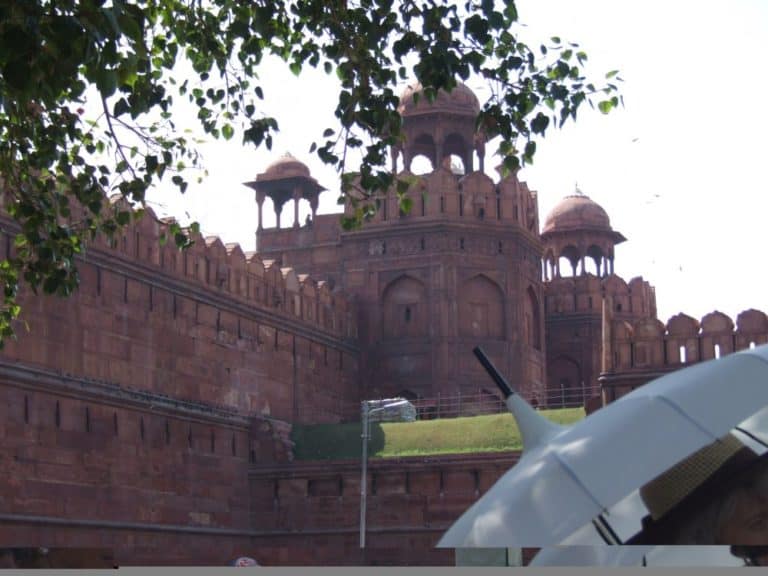 India, Delhi – unbrella, Sept. 2006 (Delhi)