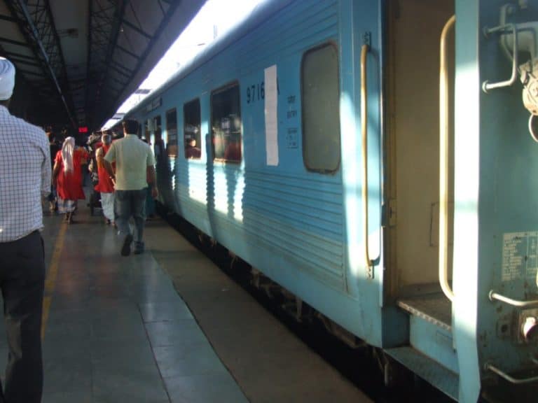 India, Delhi – train, Sept. 2006 (Delhi)