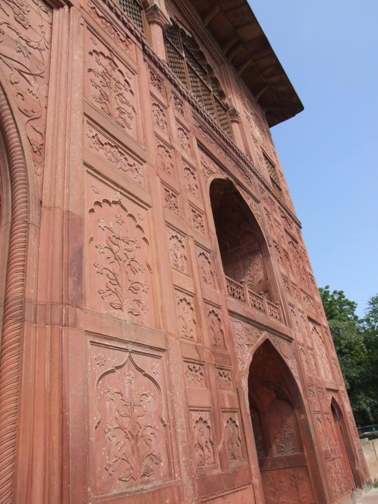 India, Delhi – reddish wall, Sept. 2006 (Delhi)