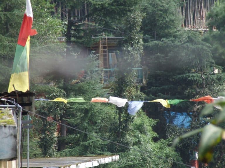 India, Dharamsala – flags and smoke, Sept.2006 (Dharamsala)