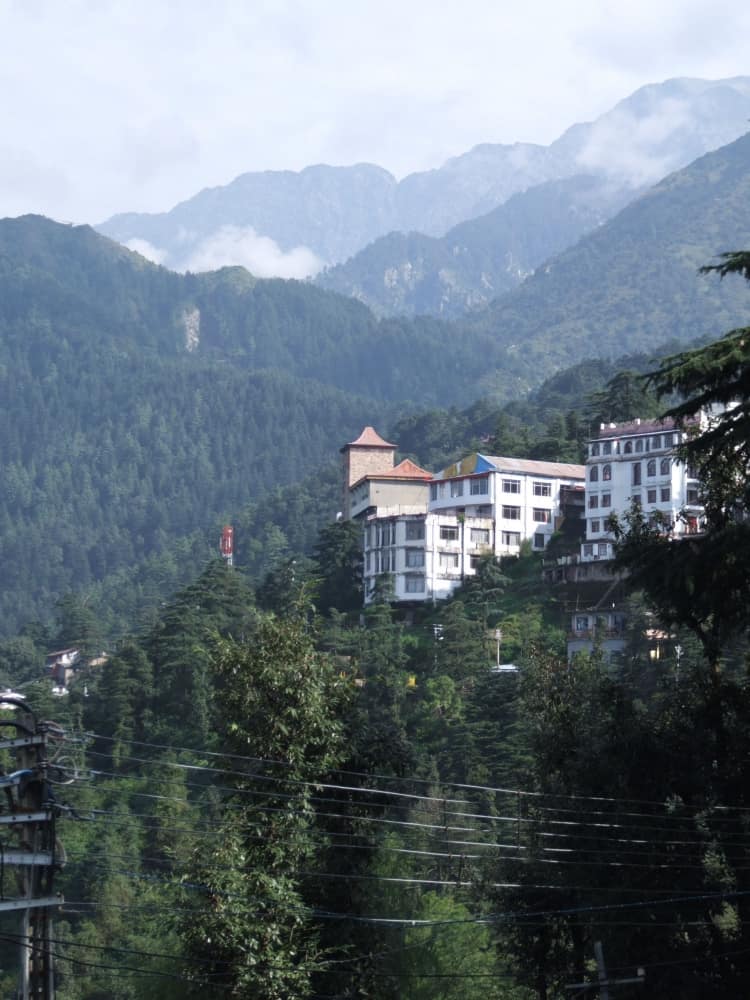 India, Dharamsala – white building, Sept.2006 (Dharamsala)