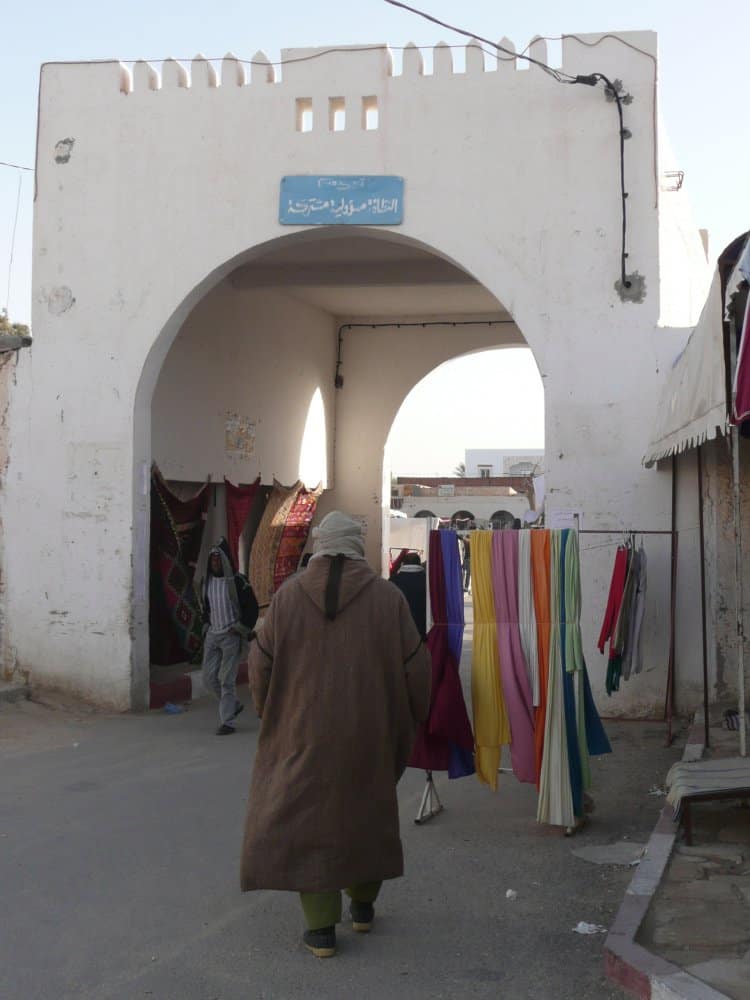 Tunisia、Douz – entrance, Dec. 2008 (Douz)