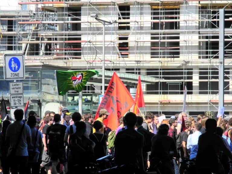 città – bandiere rosse, Agosto 2015 (Dresda)