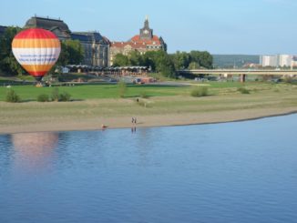 エルベ川と気球
