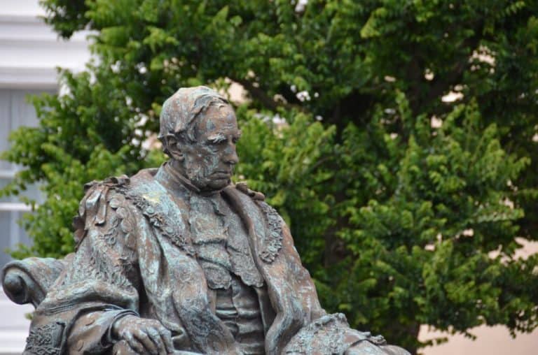 England, Eastbourne – statue, July 2014 (Eastbourne)