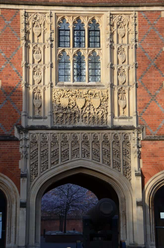 Inghilterra, Eton  – palazzo decorato, mar.2014 (Windsor)