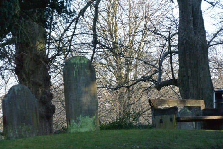 St.Albans – lapidi e panchina, Mar.2015