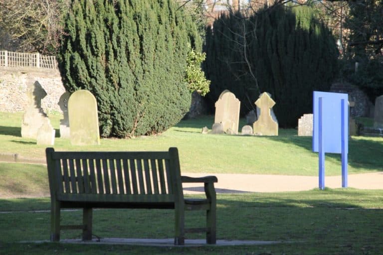 St.Albans – panchina e lapidi, Mar.2015