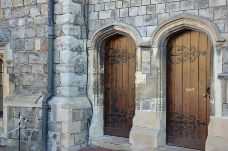 Inghilterra, Windsor  – due porte, mar.2014 (Windsor)