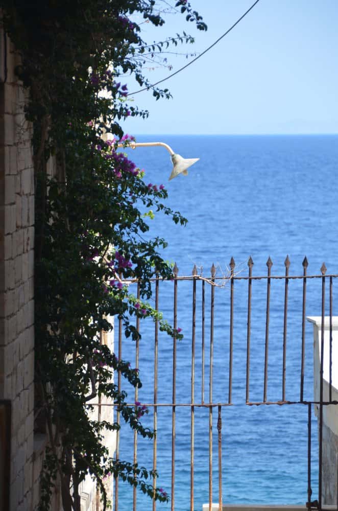 Greece, Syros, Ermoupoli – lamp and fence, Sept.2013 (Syros)