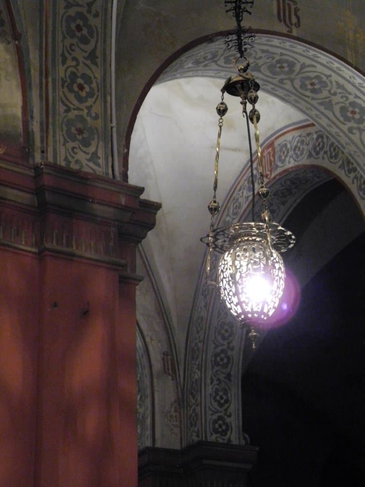 Italy, Florence – lamp in church, Apr. 2013 (Florencia)