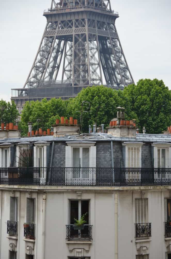 France, Paris – house and tower, June 2013 (París)