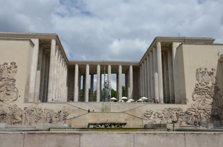 France, Paris – whole building, June 2013 (París)
