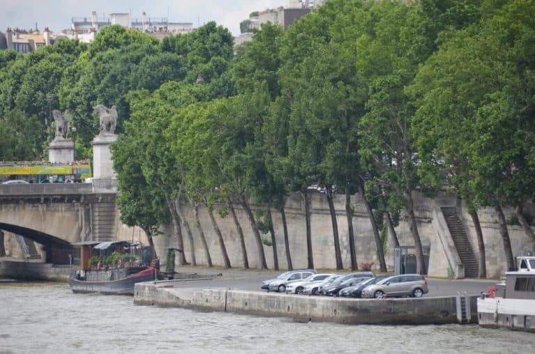 France, Paris – trees and cars, June 2013 (París)