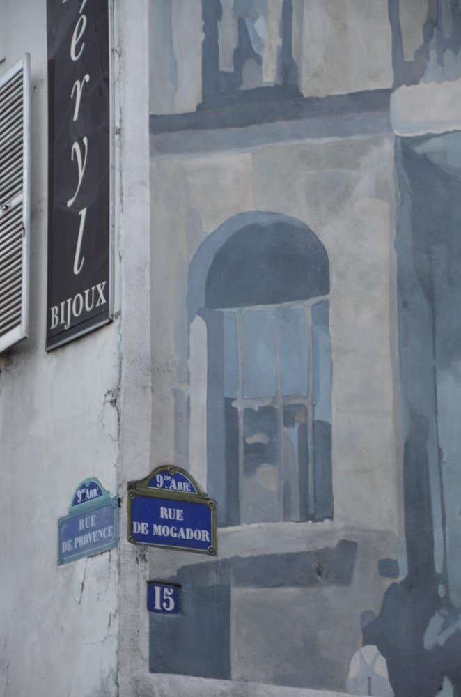 France, Paris – picture on wall, June 2013 (París)
