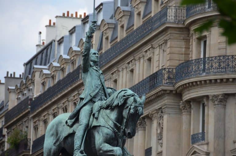France, Paris – statue, June 2013 (París)