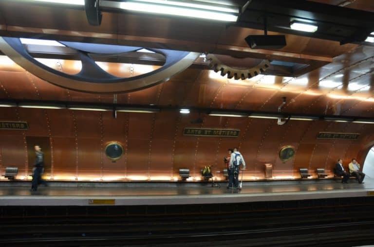 France, Paris – waiting for train, June 2013 (París)