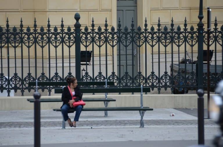 France, Paris – fence and bench, June 2013 (París)