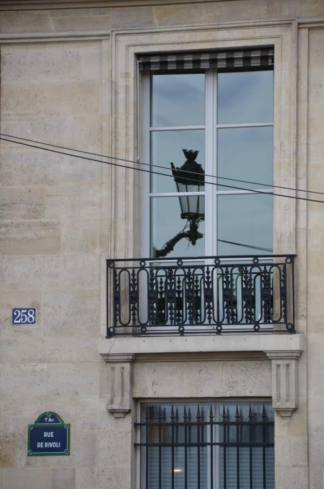 France, Paris – lamp in window, June 2013 (París)