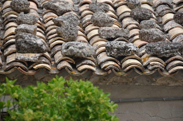 Gerace – stones on the roof, July 2015 (Calabria)