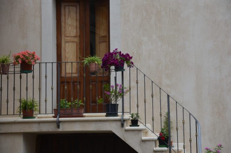 Gerace – stairs with flowers, July 2015 (Calabria)