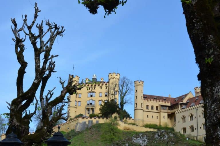 Germania, Fussen – cielo azzurro e castello, maggio 2013