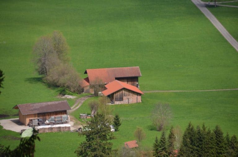 Germania, Fussen – case nel verde, maggio 2013