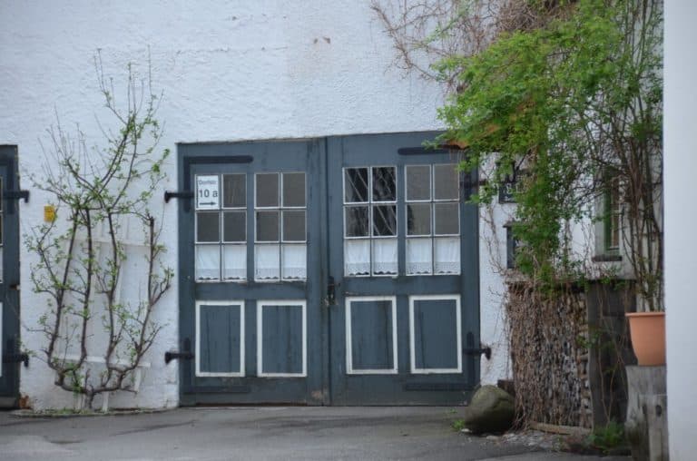 Germania, Oberammergau – porta grigia, maggio 2013