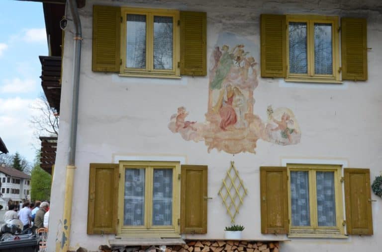 Germania, Oberammergau – finestre gialle, maggio 2013