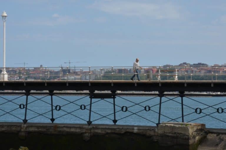 Spain, Getxo – walking man, May 2014 (Getxo)