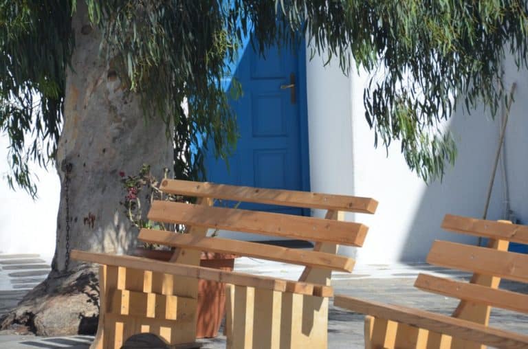 Grecia, Mykonos – panchine di legno, settembre 2013 (Mykonos)