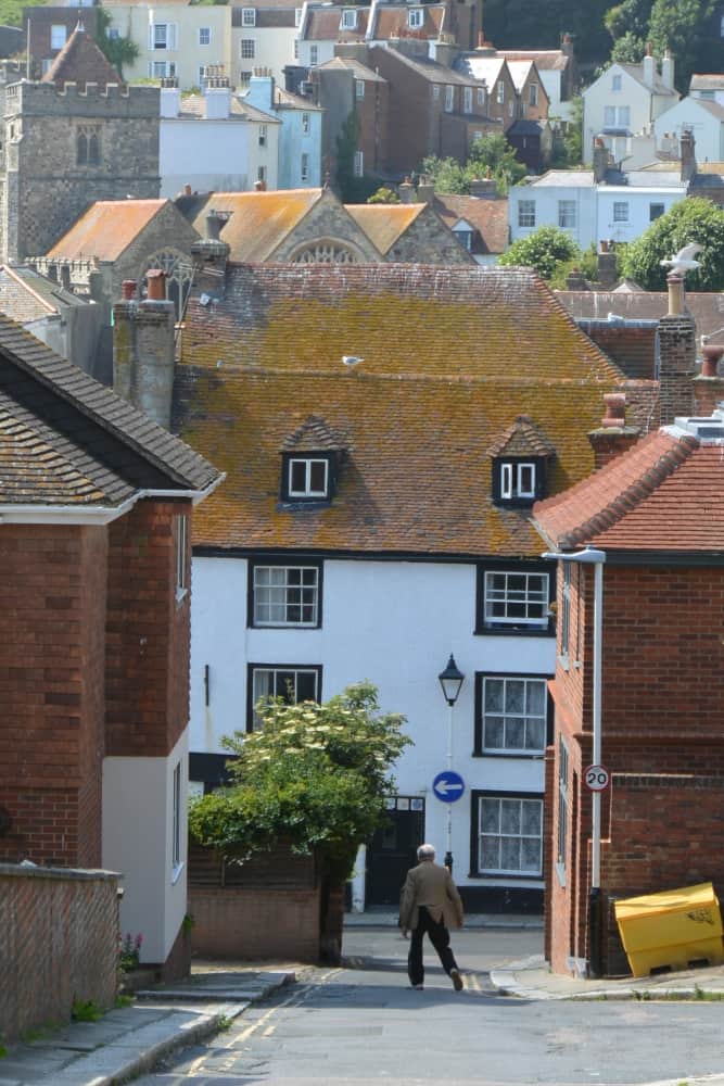 città vecchia – case e un uomo, Giugno 2015 (Hastings)