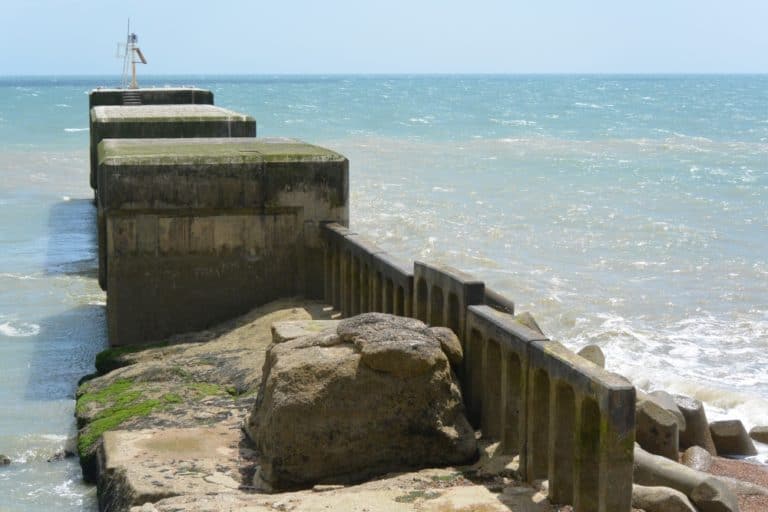 spiaggia – vecchia struttura, Giugno 2015 (Hastings)