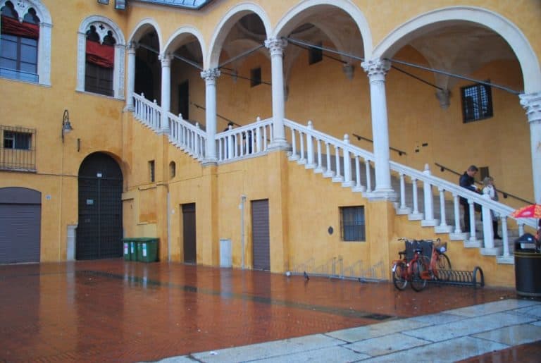 Italy, Ferrara – staircase, 2010 (Emilia-Romaña)