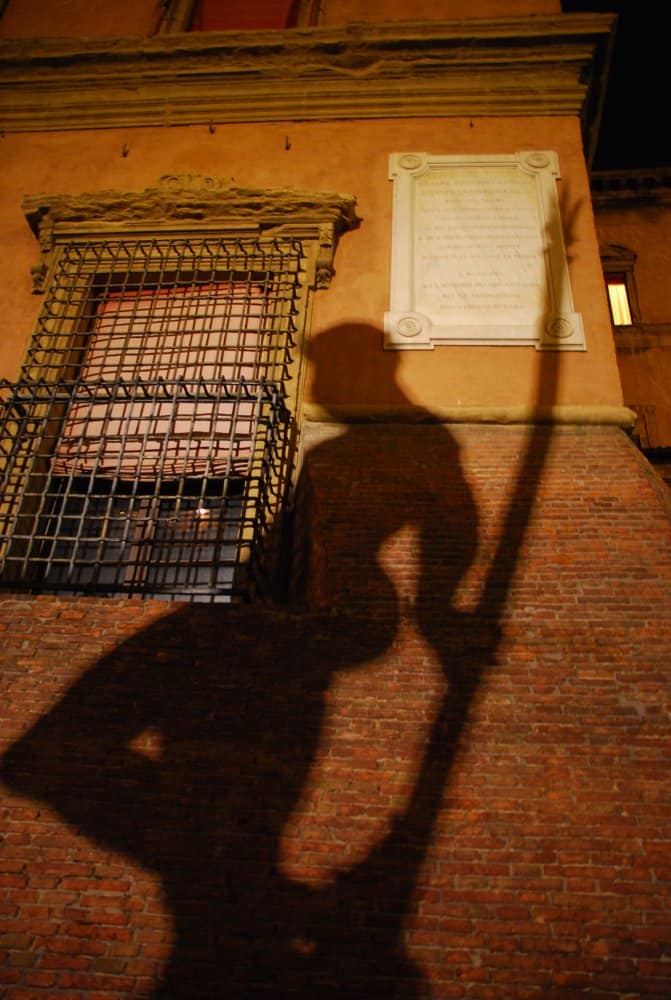 Italy, Bologna – shadow, 2010 (Emilia-Romaña)