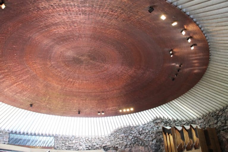 Una chiesa nella roccia a Helsinki