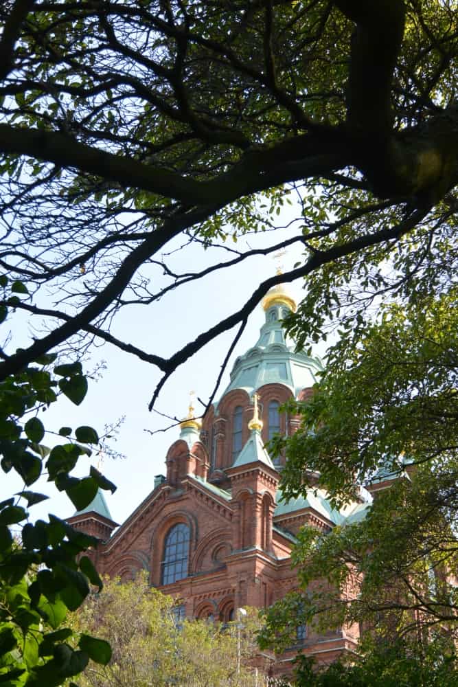 cattedrale di Uspenski – oltre l’albero, Agosto 2015 (Helsinki)