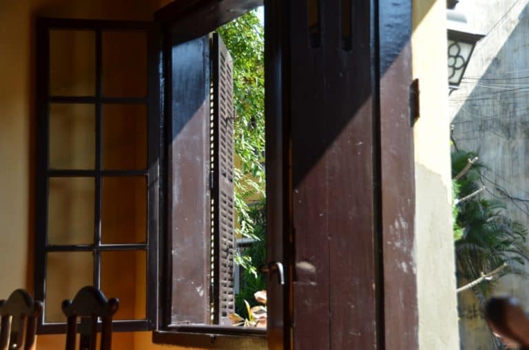Vietnam, Hoi An – window of restaurant, Jan.2015 (Hoy An)