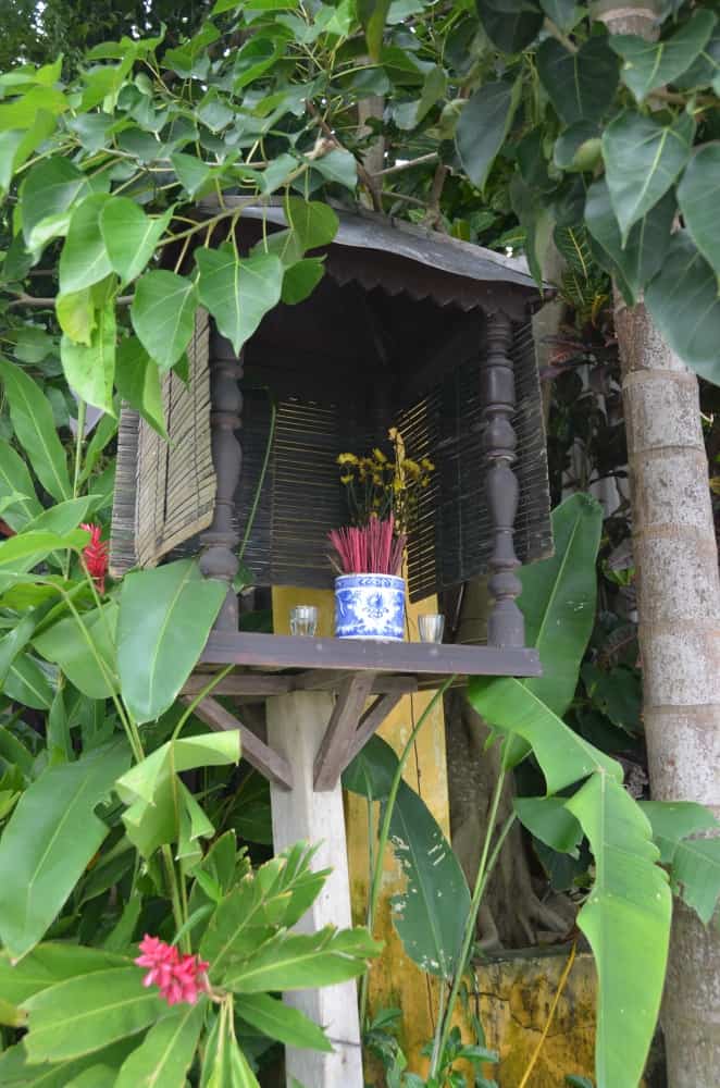 Vietnam, Hoi An – small shrine, Jan.2015 (Hoy An)