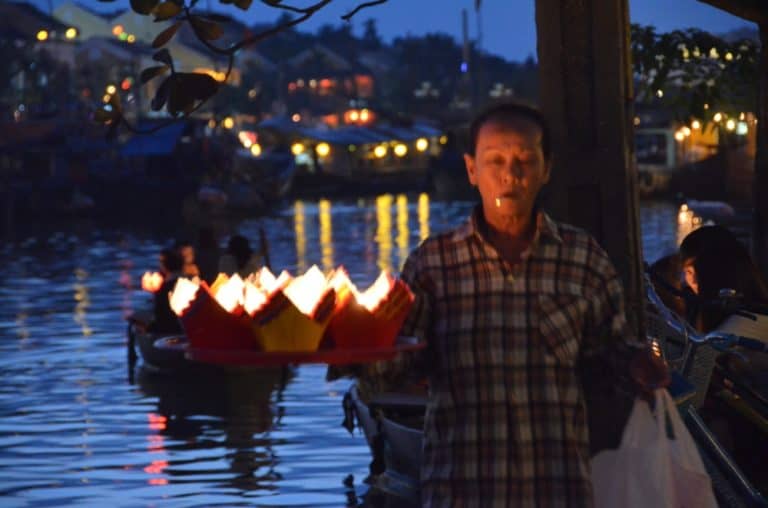 Vietnam, Hoi An night – candle vendor, Jan.2015 (Hoy An)