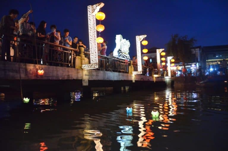 Vietnam, Hoi An night – people on the bridge, Jan.2015 (Hoy An)