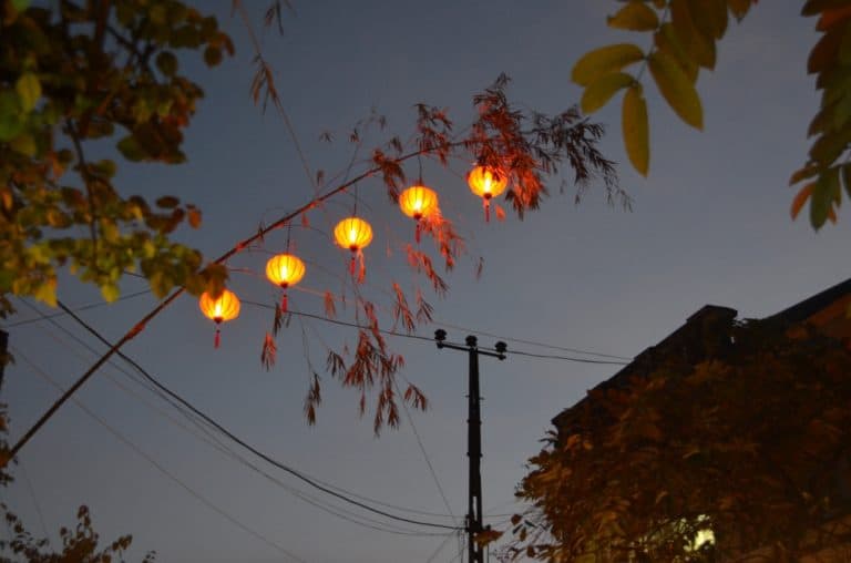 Vietnam, Hoi An night – lanterns and wires, Jan.2015 (Hoy An)