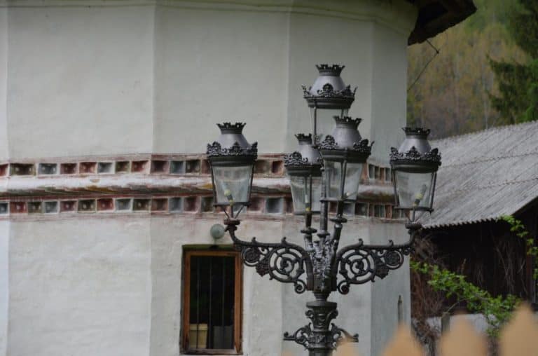 Romania, Horezu – lamp, Apr.2014 (Valcea)