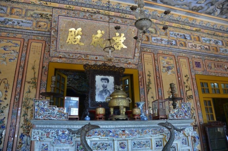 Vietnam, Hue – altar, Jan.2015 (Hue)
