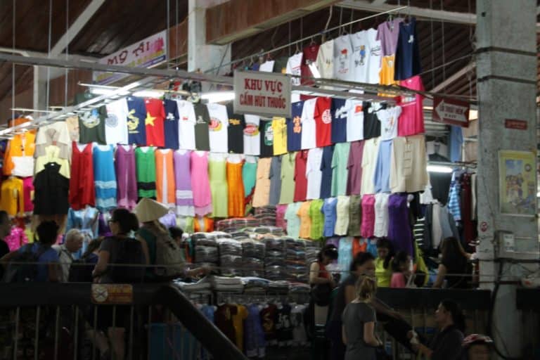 Vietnam, Hue – clothes stand, Jan.2015 (Hue)