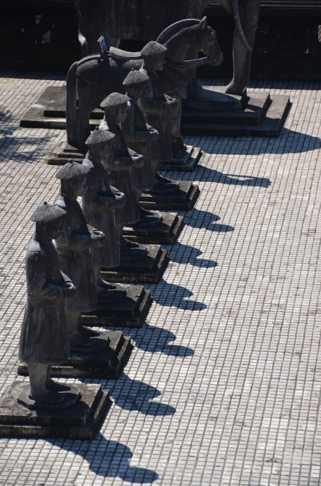 Vietnam, Hue – statues and shadows, Jan.2015 (Hue)