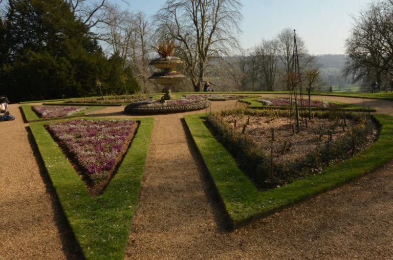 Inghilterra, High Wycombe  – forma delle aiuole, mar.2014