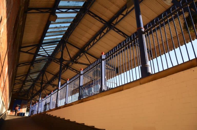 Inghilterra, High Wycombe  – verso il binario, mar.2014