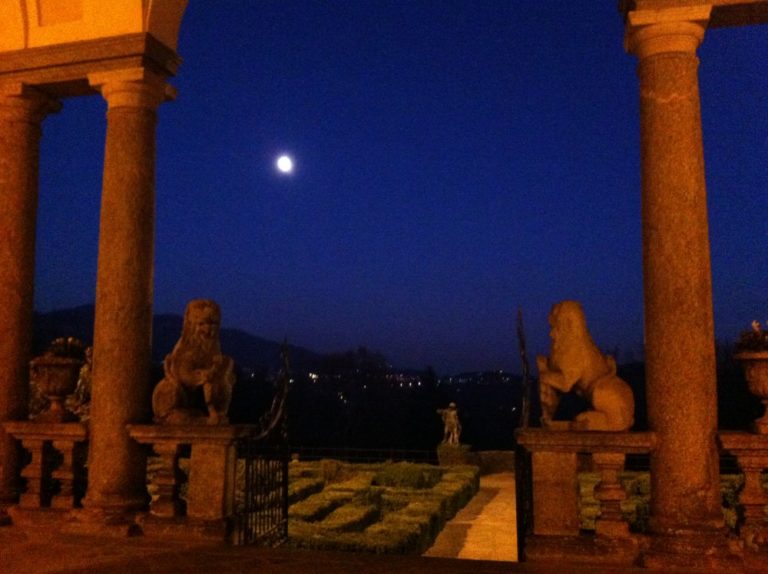 イタリア、ブリアンツァ－月 2013年12月 (ロンバルディア)