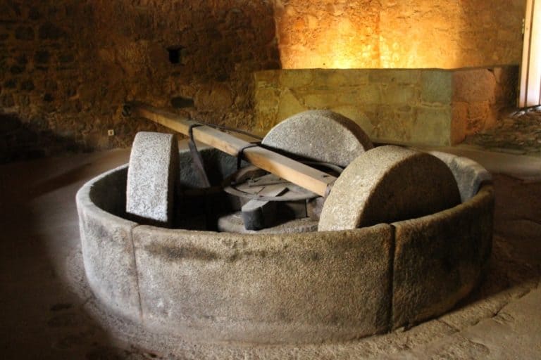 Portogallo, Idanha-a-Velha – macchinario per l’olio d’oliva, nov. 2014 (Monsanto)
